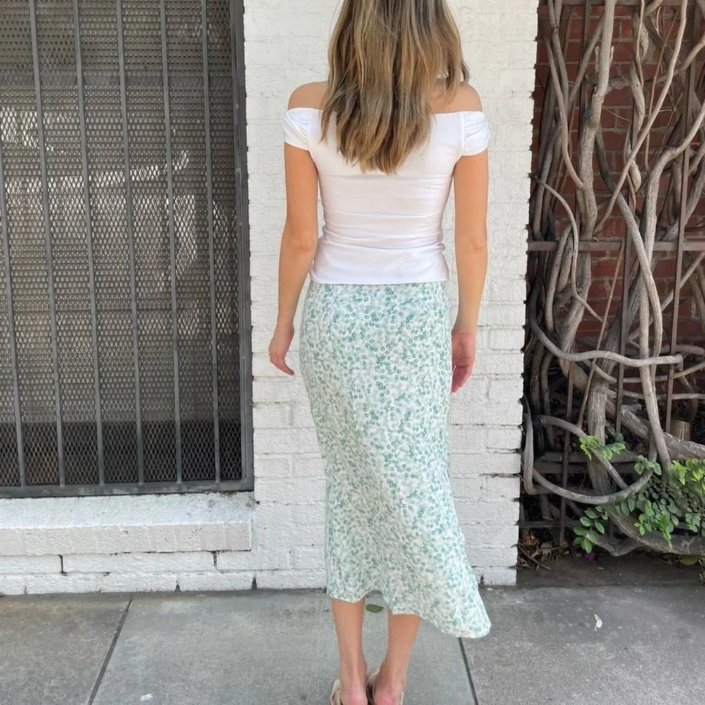 H&M Green and white boho floral midi skirt sz 6